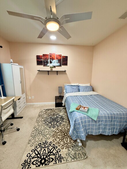 Building Photo - Room in Single Family Home on Arbor Vista Dr