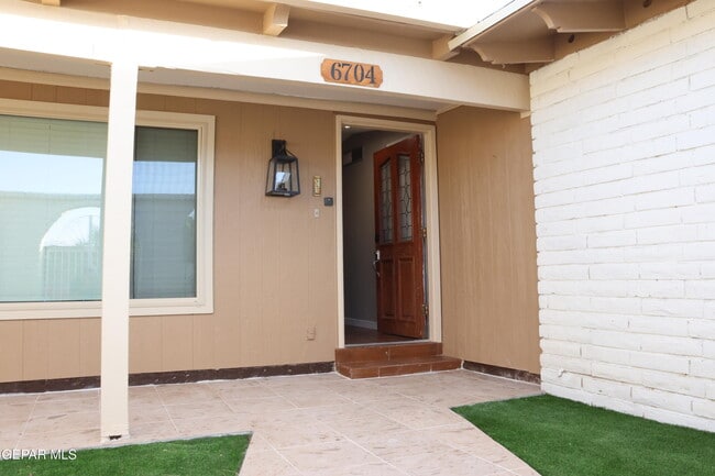 Building Photo - 6704 La Cadena Dr