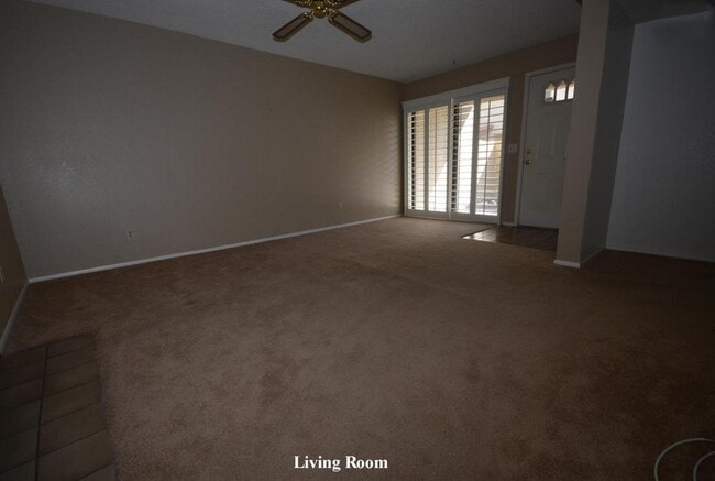 Building Photo - 850 S River Dr