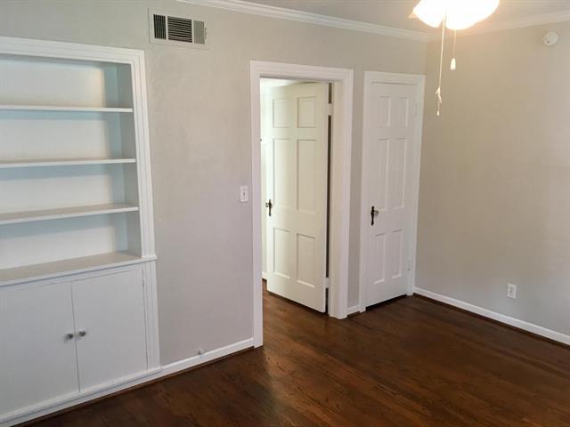 Building Photo - 2565 Rogers Ave