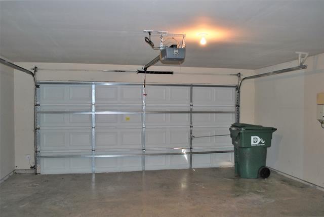 Building Photo - 2200 Lookout Ln