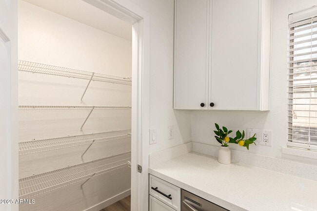 Building Photo - 479 E Dragon Springs Dr