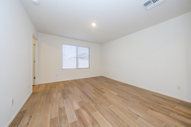 Building Photo - 9122 E Red Blf Ct