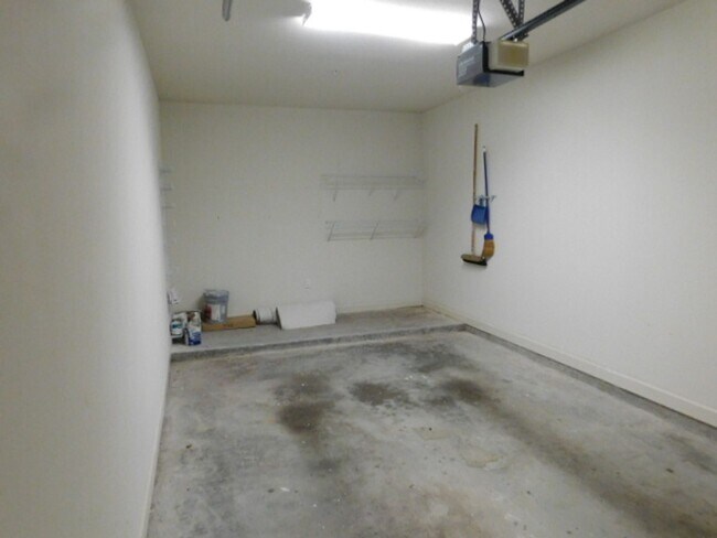 Building Photo - Two Bedroom Townhome In The Preserve