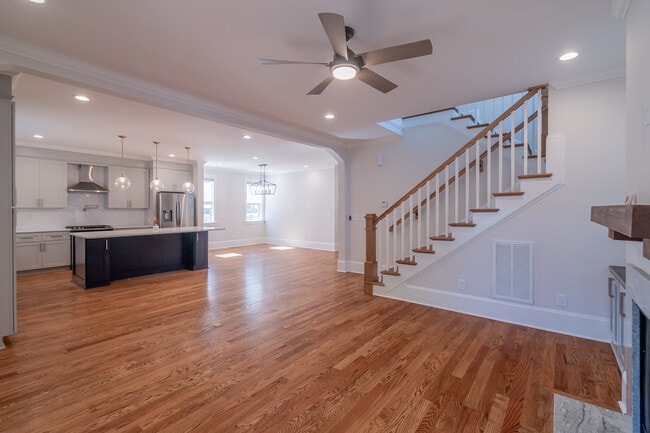 Building Photo - 1005 State St