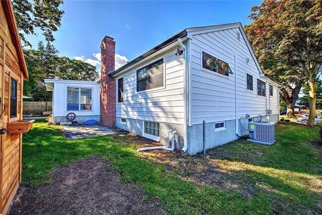 Building Photo - 151 Chace Ave