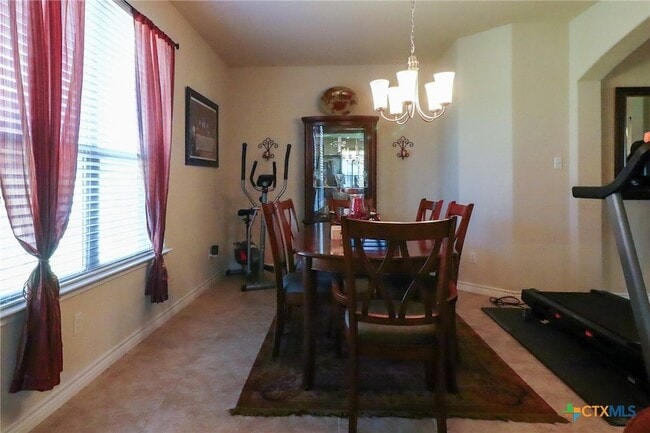 Building Photo - 802 Valentino Dr