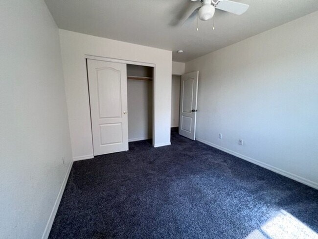 Building Photo - 3 Bedroom 2 bath Home Boat Deep Garage and RV parking Near Safeway