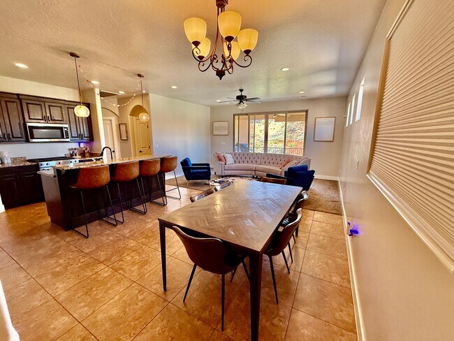 Building Photo - 521 N Creek Ridge Dr