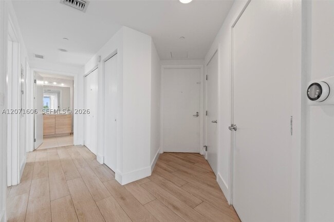 Building Photo - 16385 Biscayne Blvd