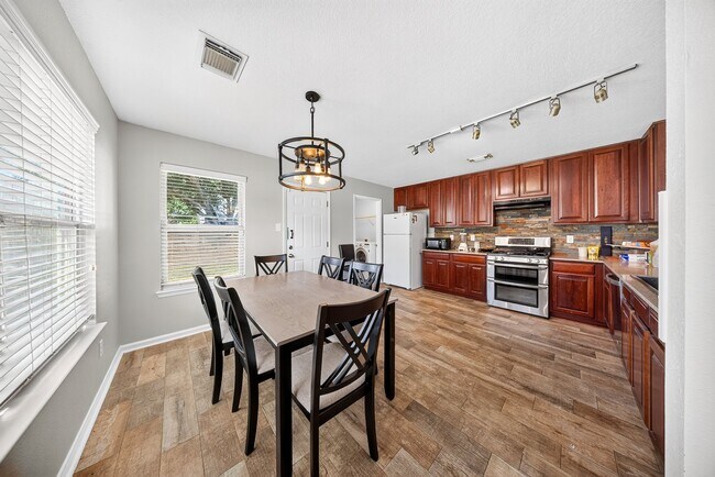 Building Photo - 6503 Warfield Ln