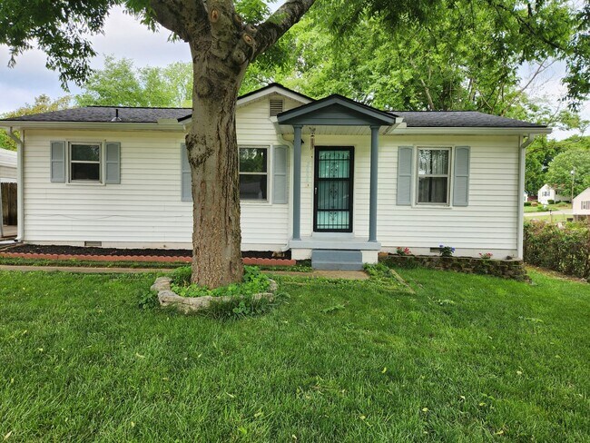 Primary Photo - AMAZING 1 Level Columbia, TN Charmer!