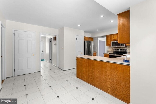 Building Photo - 8009 Frontier Dr