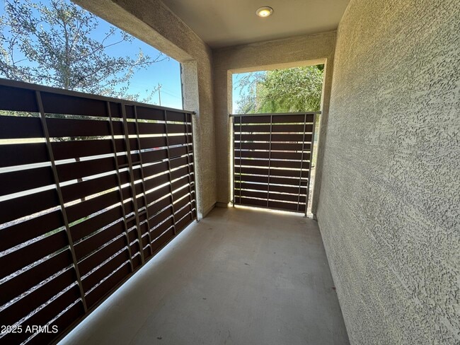 Building Photo - 775 E Furness Dr