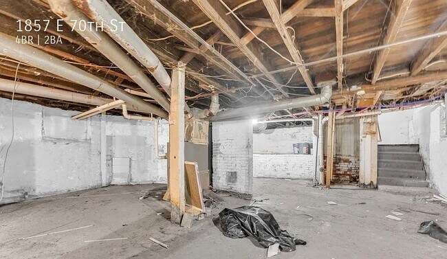 Building Photo - 1857 E 70th St