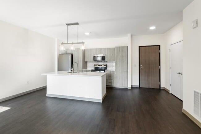 Building Photo - 2 bedroom in Milwaukee WI 53211