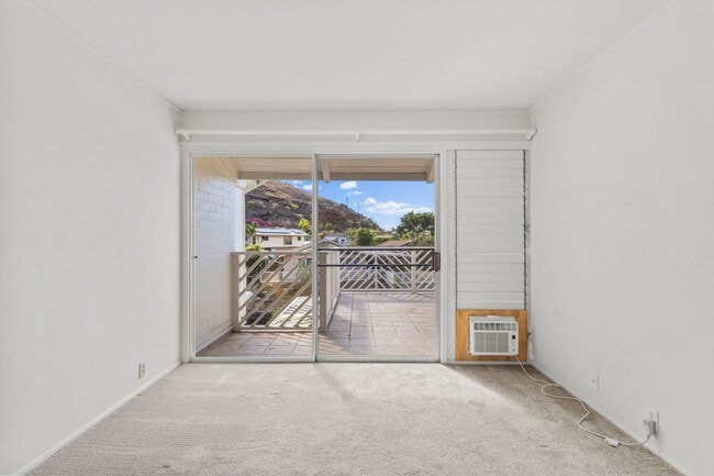 Building Photo - Waterfront living in this Hawaii Kai Marin...
