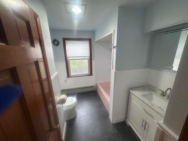 Building Photo - Updated Norwood 1st Floor Unit | Bright, S...