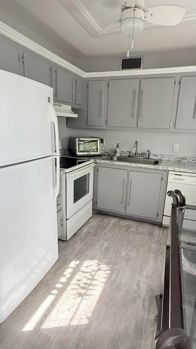 Building Photo - 21 Markham A