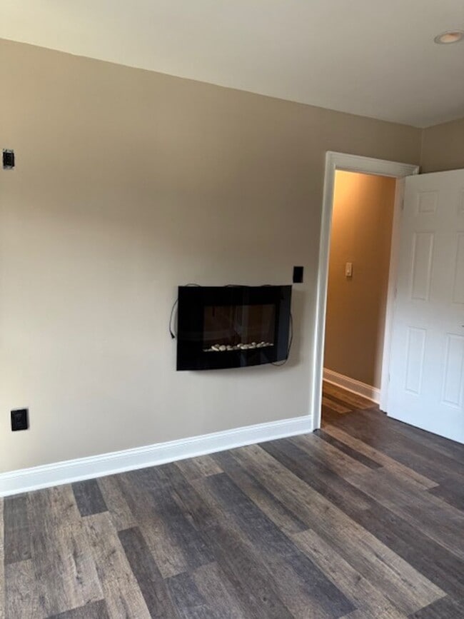 Building Photo - Chapel Creek