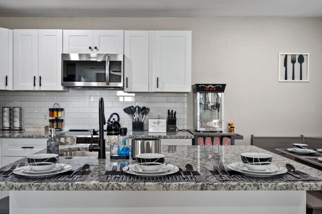 Building Photo - 826 Dalworth St