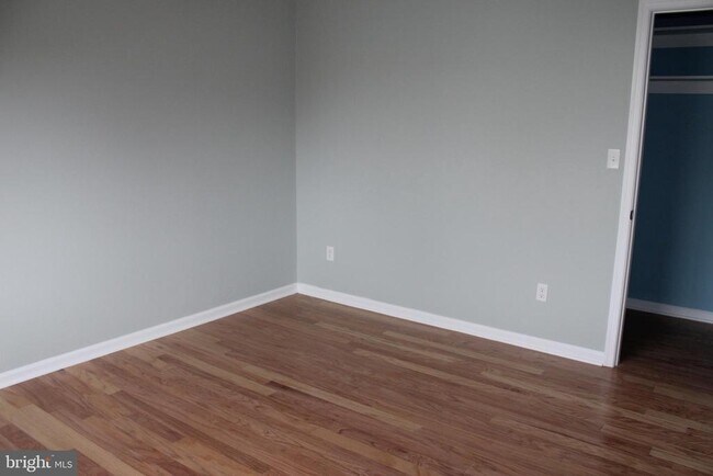 Building Photo - 2754 Hollywood Rd