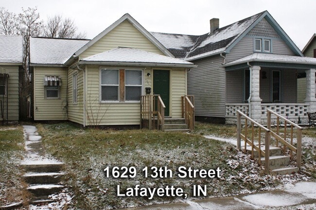 Primary Photo - 2 bed 1 bath home with garage