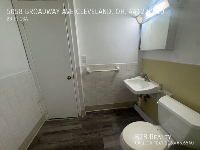 Building Photo - 5058 Broadway Ave