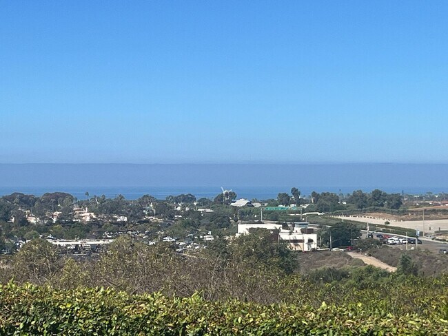 Building Photo - Carlsbad 4 bedroom Stunner on Cul-de-sac w...