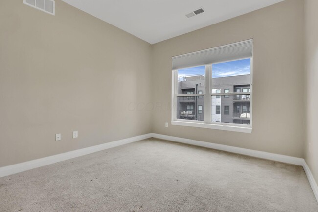 Building Photo - 6633 Dale Dr