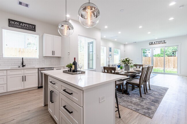 Building Photo - 6814 Burkett St.