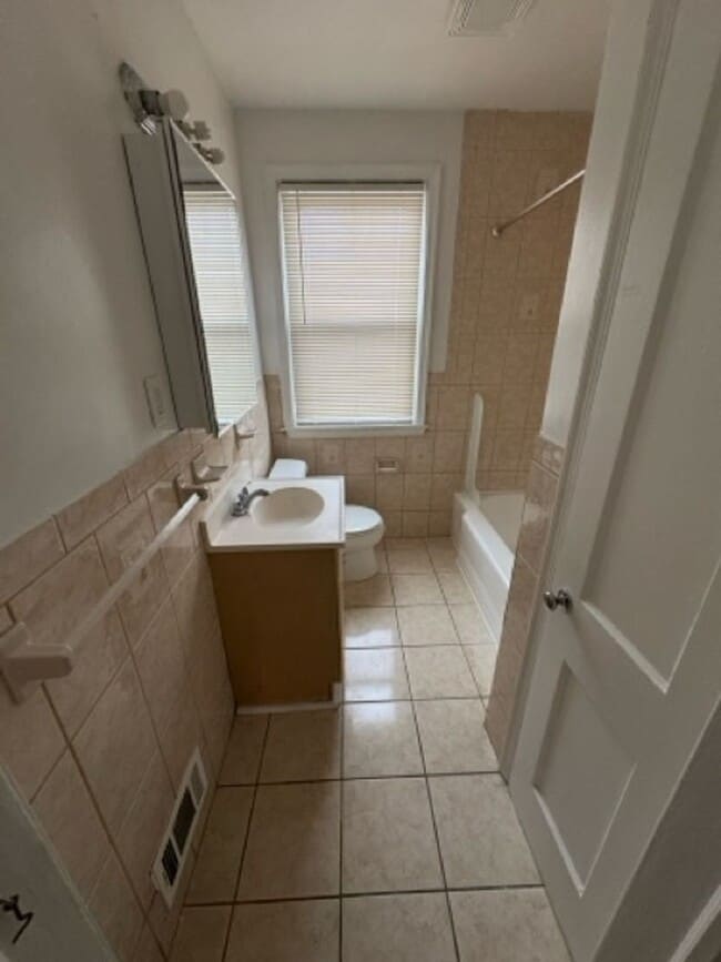 Building Photo - Charming row home in Baltimore City!