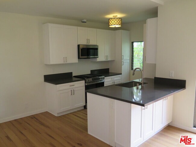 Building Photo - 1022 Croft Ave