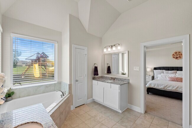 Building Photo - 9502 Windsong Dr