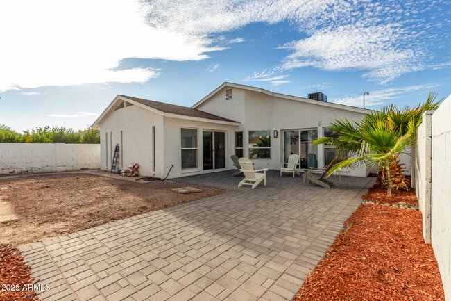 Building Photo - 303 W Fellars Dr