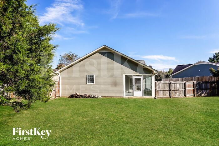 Building Photo - 116 King Arthur Pl