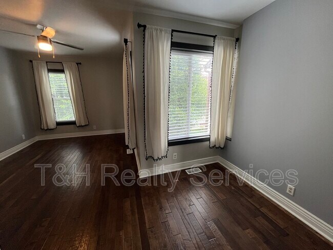 Building Photo - 116 E 27th St
