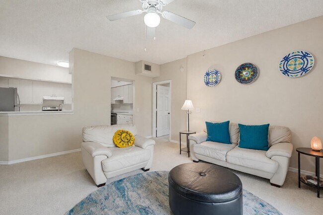 Building Photo - 350 Crestwood Cir