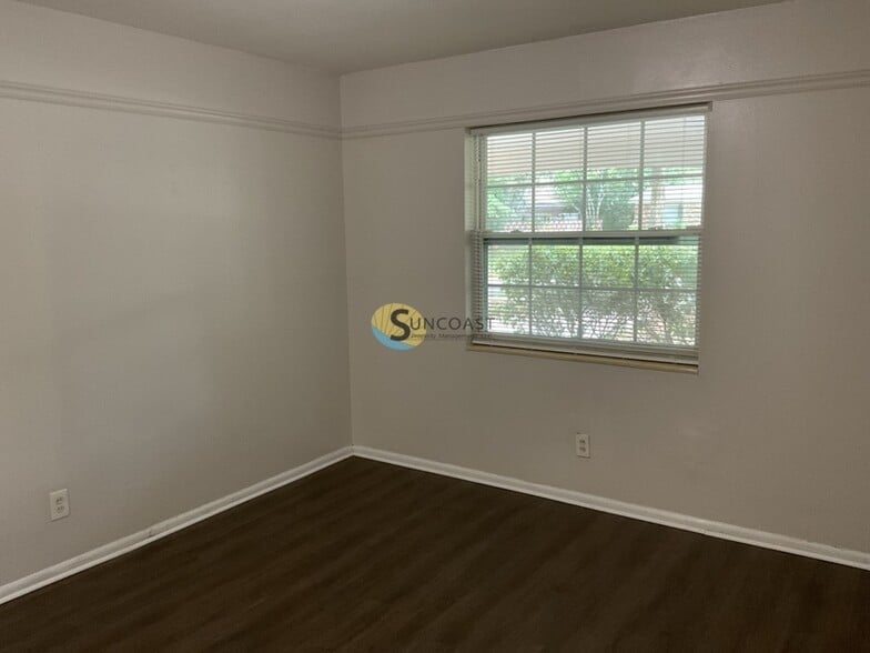 Building Photo - 5665 Enchanted Dr