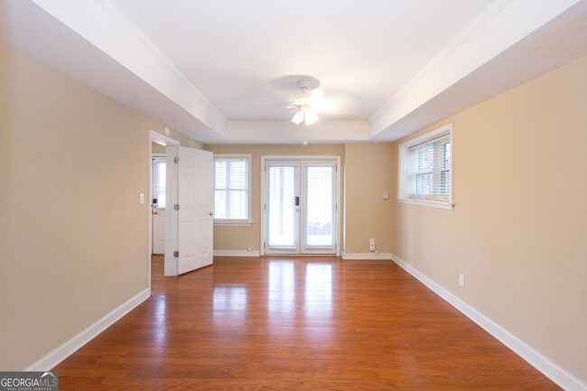 Building Photo - 155 Glenwood Ln
