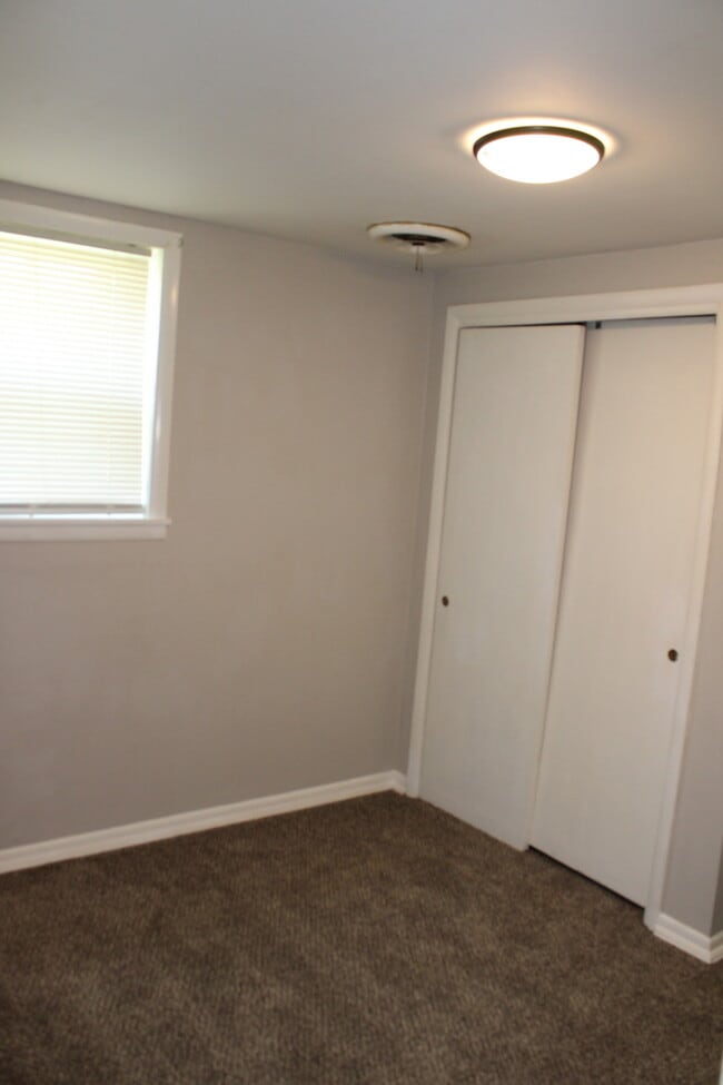 Building Photo - 2bed 1 bath in Independence off Chrysler