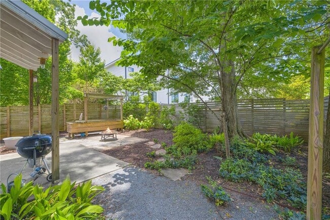 Building Photo - 183 Cleveland St SE