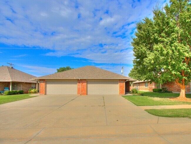 Building Photo - 2409 Kyle Robert Ln
