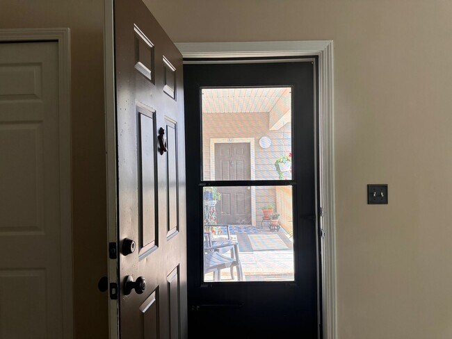 Building Photo - 1601 Nectarine St