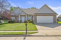 Building Photo - One Level Living - Single Family Home in Bay Hills Subdivision 3BD/2BA