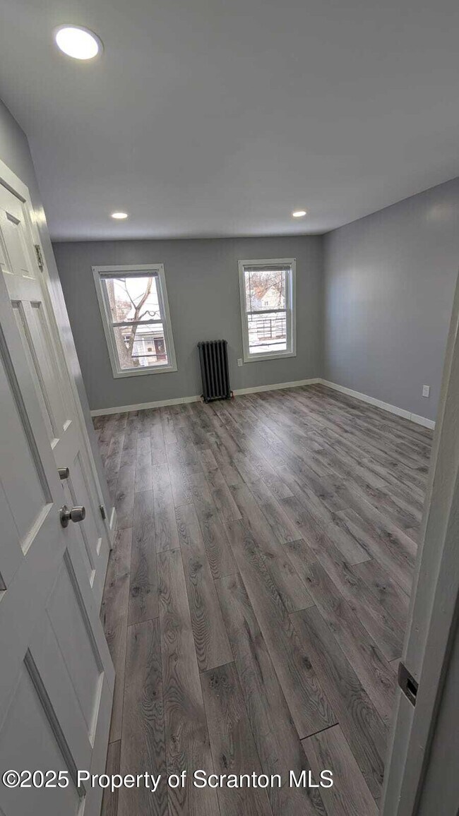 Building Photo - 124 Willow St