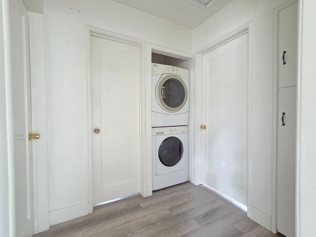 Building Photo - Move-In Ready 2-Bedroom Escondido Charmer!