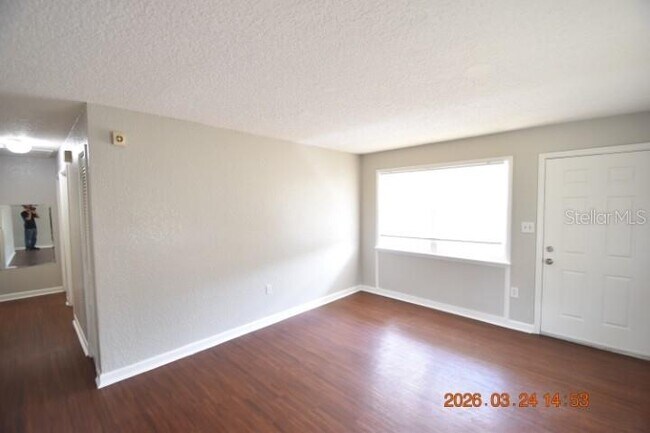 Building Photo - 4006 E Paris St