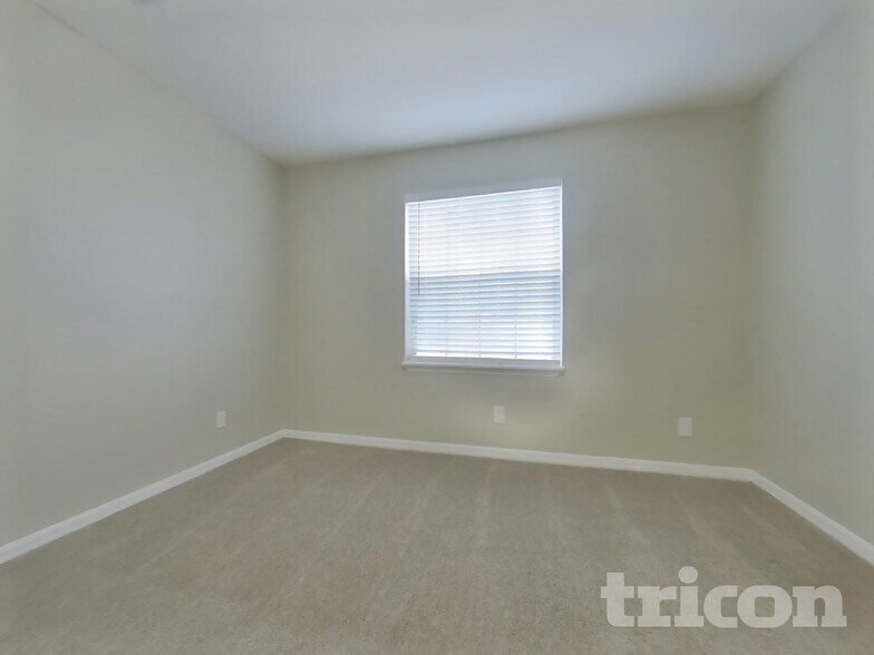 Building Photo - 872 Fairview Ave