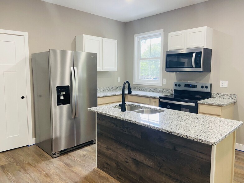 Kitchen - 900 Adams Rd